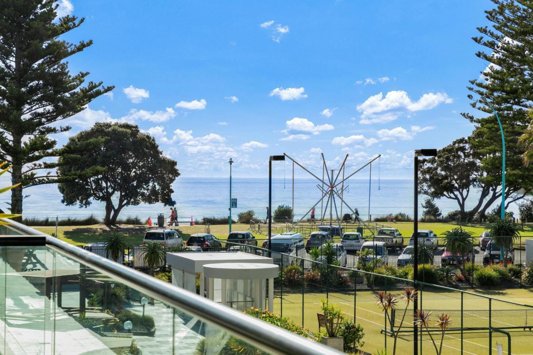Marvelous Downtown Apartment Moments From Main Beach With Heated Pool, Gym And Parking Mount Maunganui Exterior foto